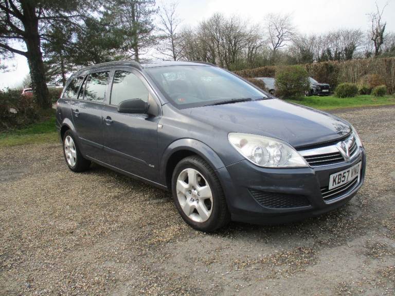 VAUXHALL ASTRA 1.6 CLUB PETROL ESTATE. NEW MOT. FULL SERVICE HISTORY