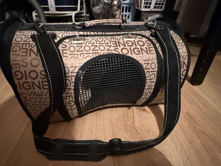 I have Small dog /cat safety car carrier