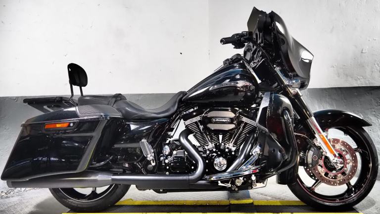 2016 Harley-Davidson Streetglide CVO 110 ,Stage 1 Vance & Hines Screamin Eagle