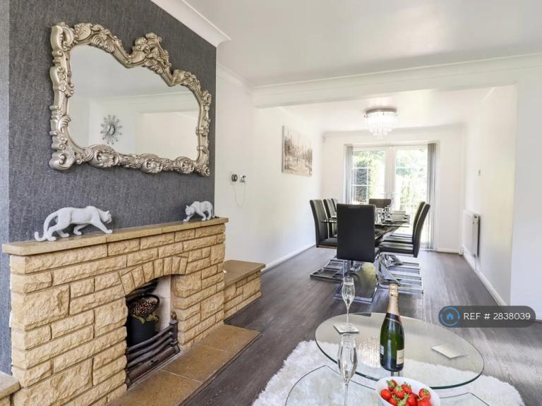 3 bedroom house in Hithercroft Road, High Wycombe, HP13 (3 bed) (#2838039)