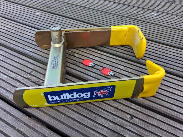 Bulldog Wheel Clamp and 2 Keys