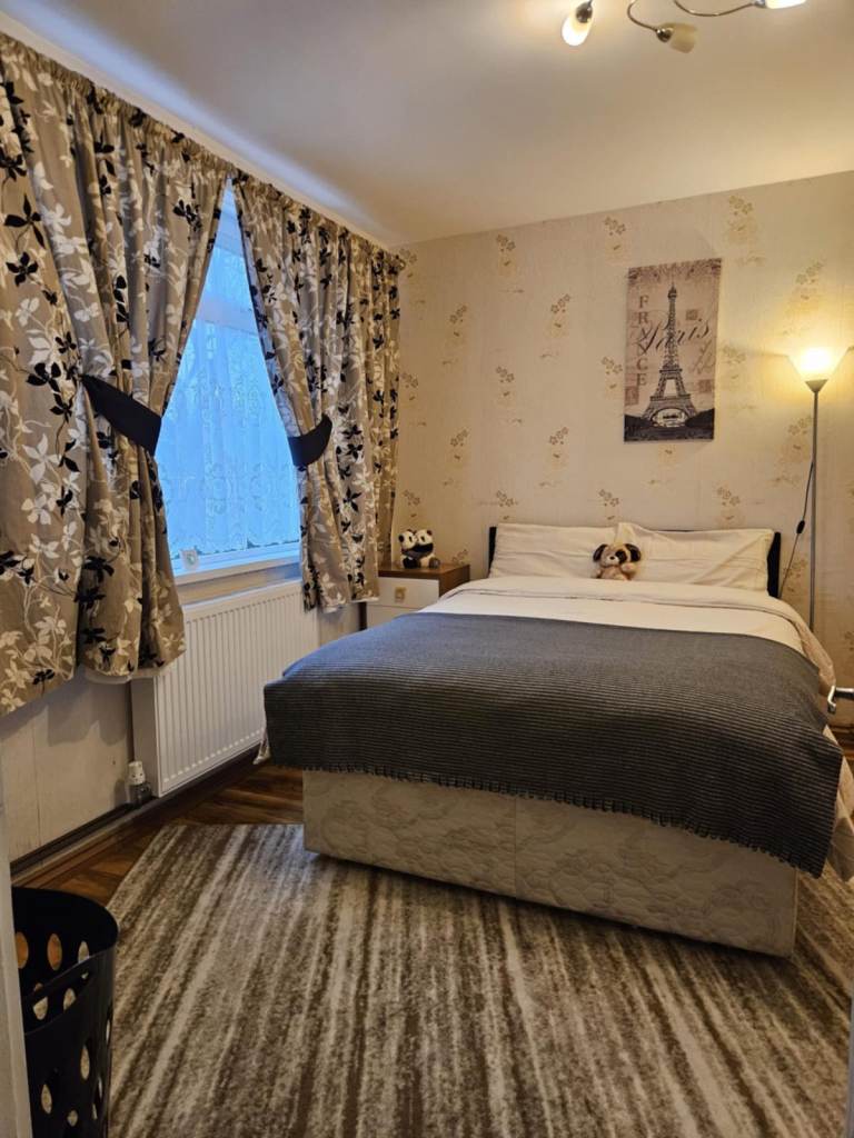Double room female preferred 
