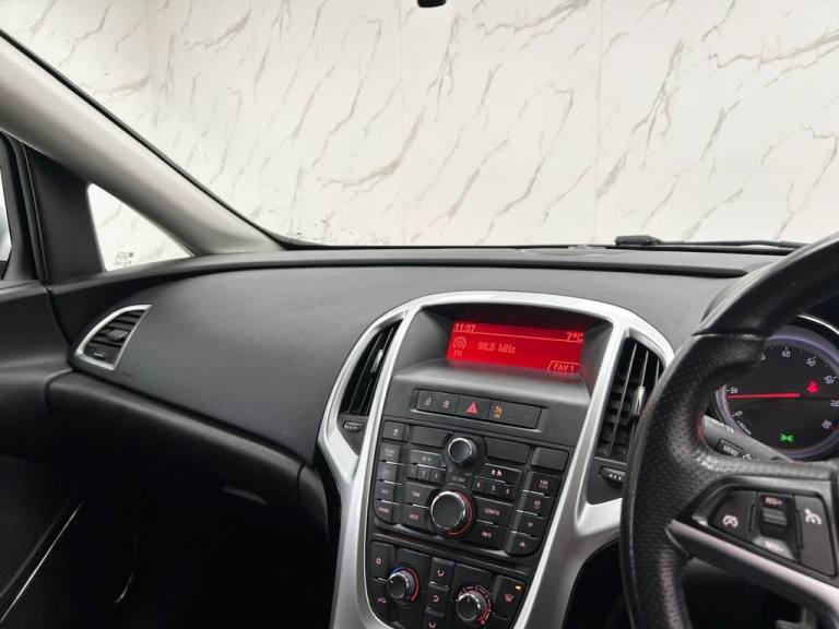 2012 Vauxhall Astra **MAKE US AN OFFER!!**1.4 16v SRi Hatchback 5dr Petrol Manual Euro 5 (100 p H...