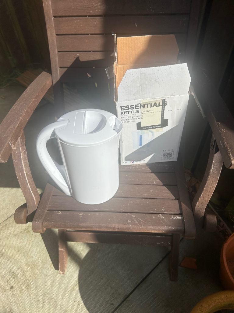 Kettle for sale never used still boxed