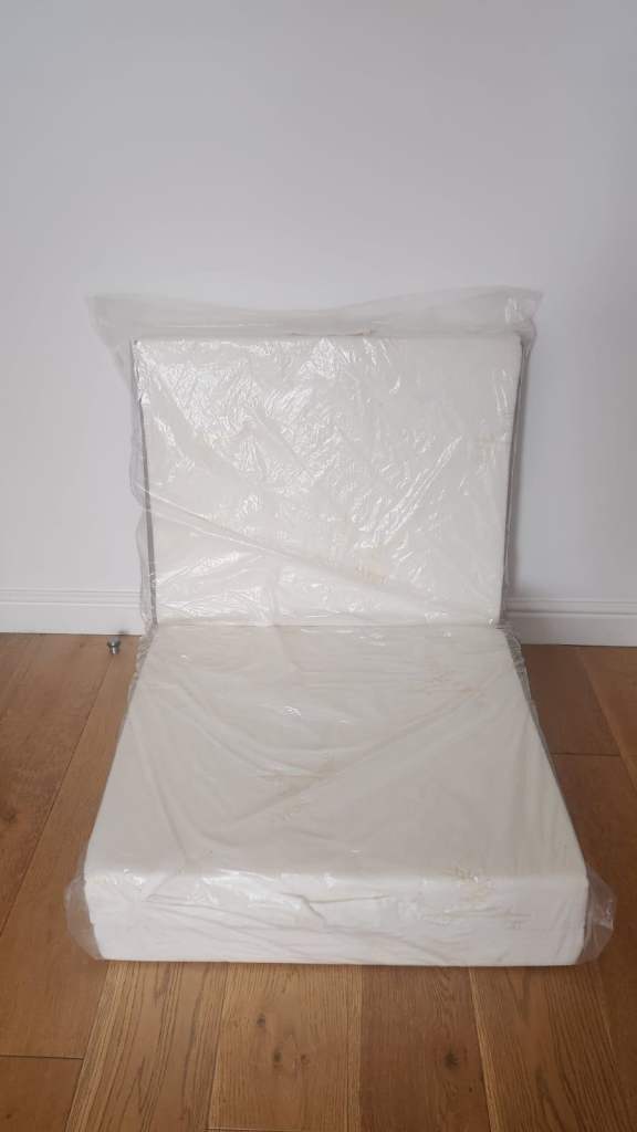 Foldable Memory Foam Mattress / Guest Mattress – Excellent Condition