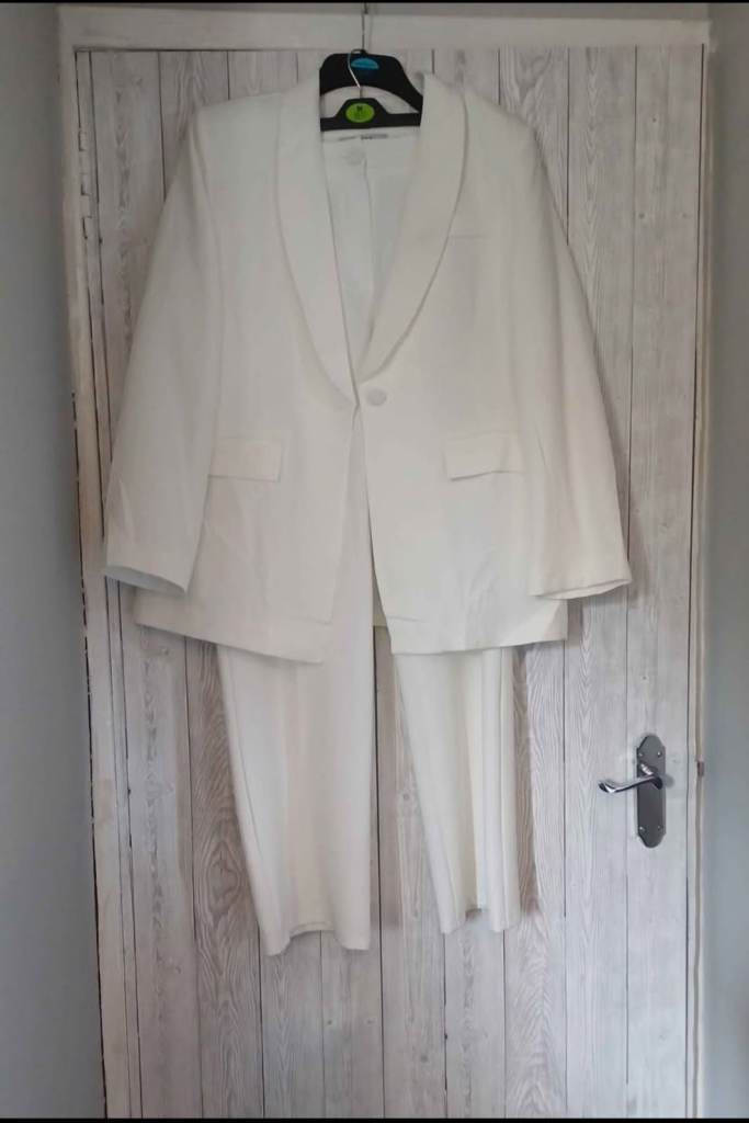 Brand new ladies white suit size 16