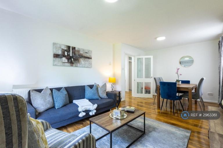 3 bedroom flat in Elliott Close, Wembley, HA9 (3 bed) (#2963361)