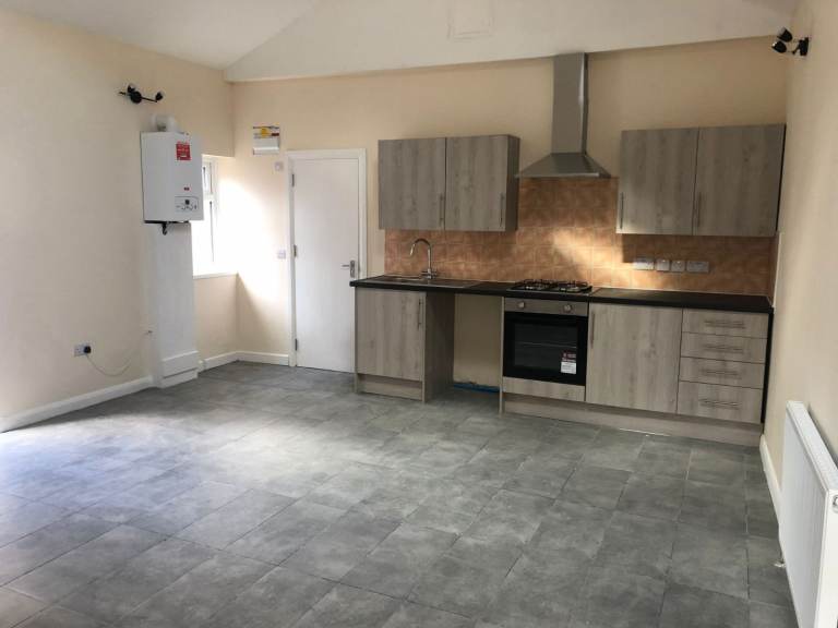 Discover a newly refurbished studio apartment for rent on Goresbrook Road, Dagenham, RM9 6.