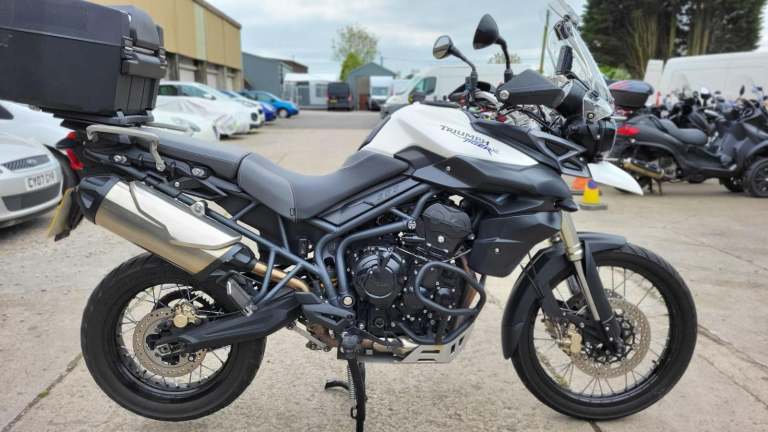 2012 62 TRIUMPH TIGER 800 XC WHITE V NICE 8k MILES TOP BOX HISTORY NEW MOT