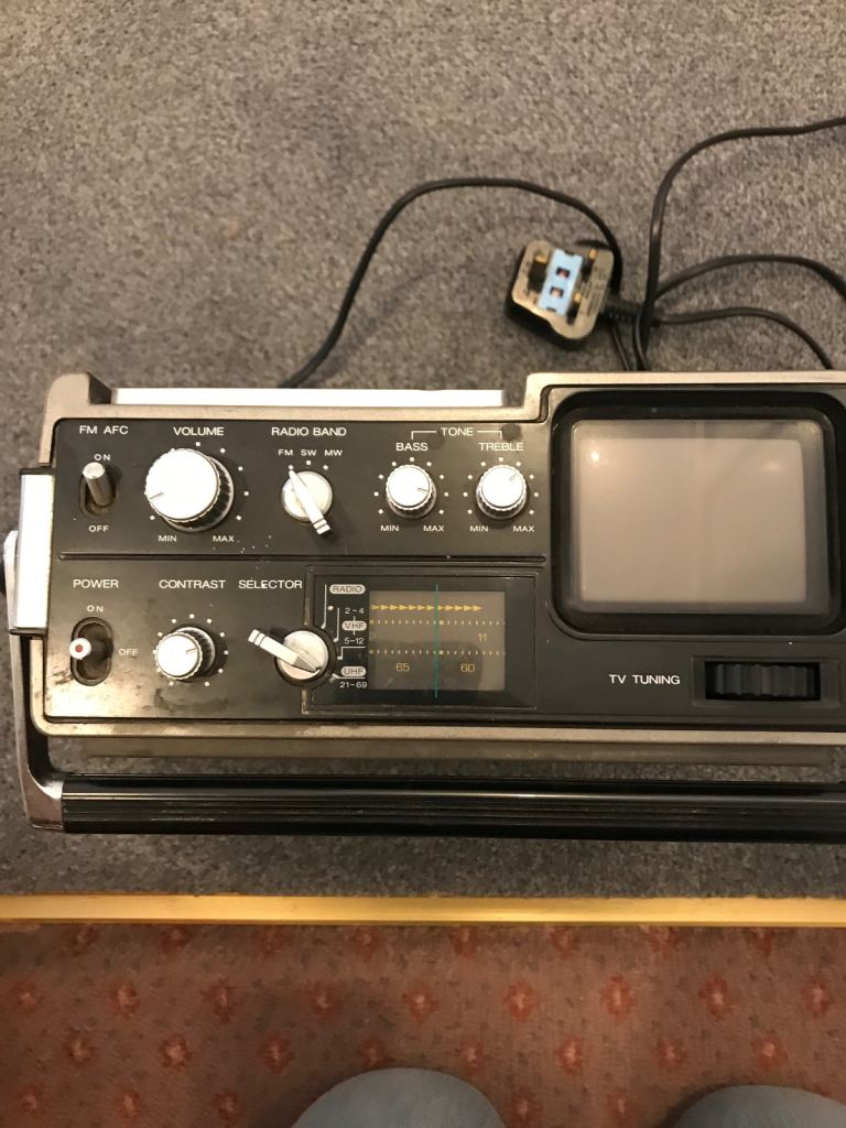 JVC Portable UHF/VHF TV & AM/FM Radio - Analogue System