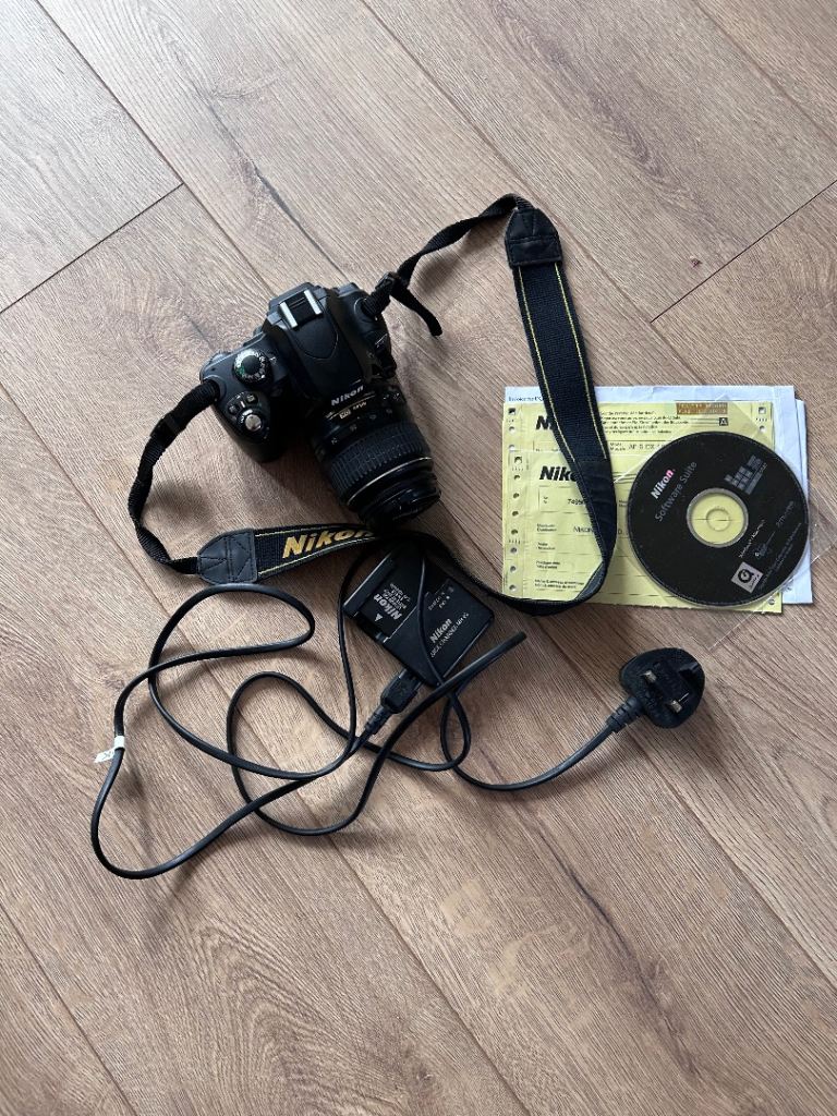 Nikon D40 DSLR Camera with AF-S DX 18-55mm Lens
