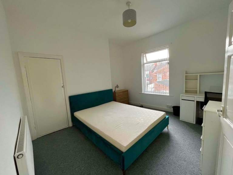 2 rooms for students/post graduates or working professionals near uni