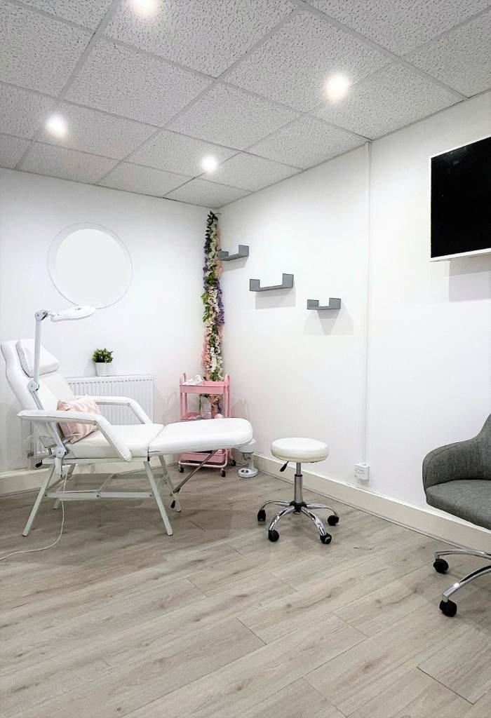  Modern Private Treatment Room to Rent in Wembley | £495 pcm + No VAT