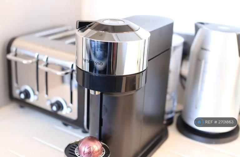 2 bedroom flat in Cleve Road, London, NW6 (2 bed) (#2701863)