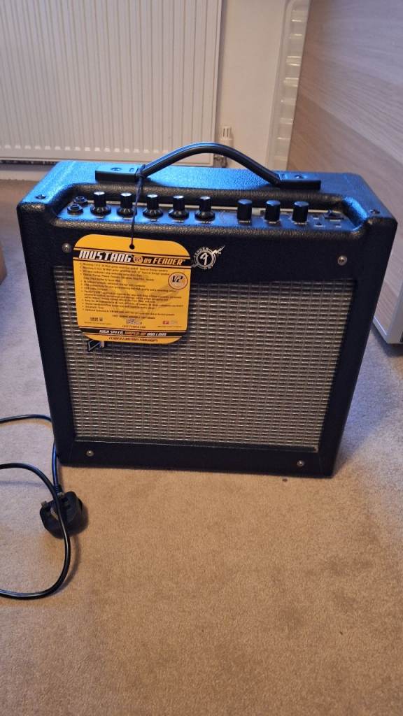 Fender mustang 1 V2 amplifier