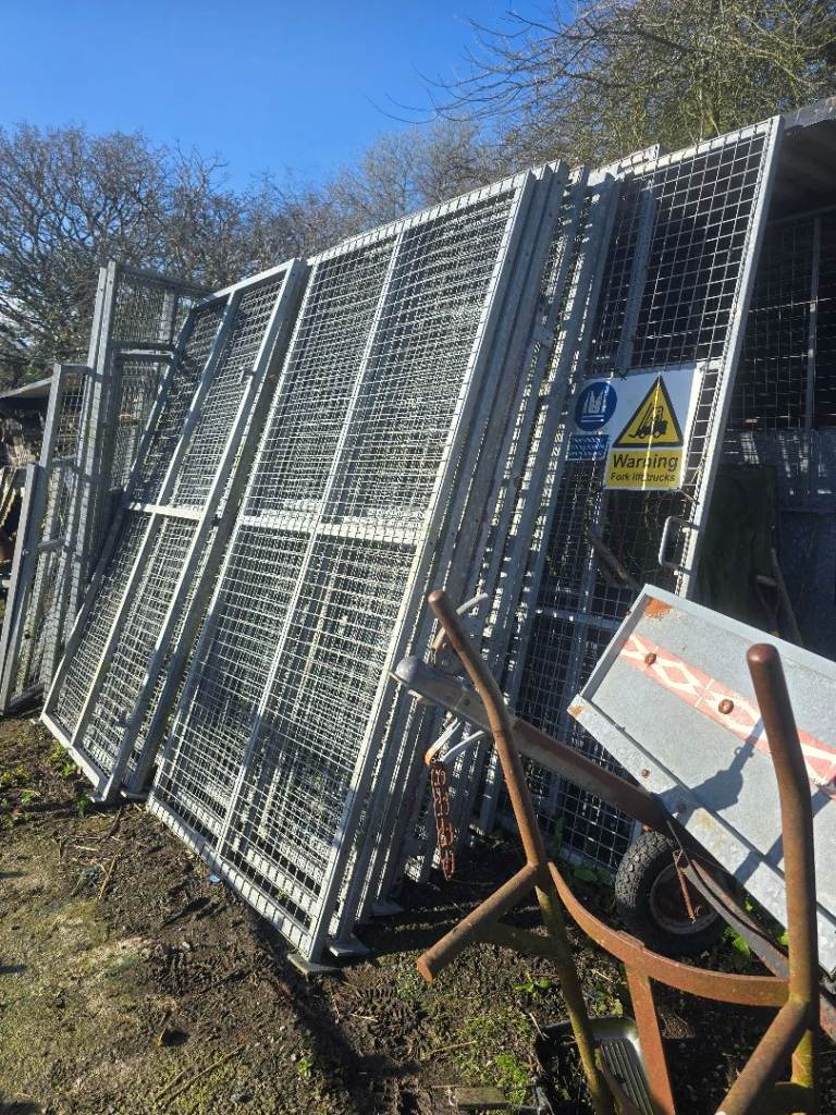 Galvanised heavy duty dog run panels