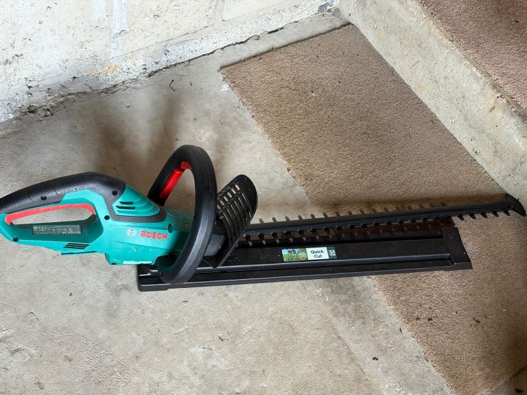 Bosch UniversalHedgeCut 18-550 (Baretool)