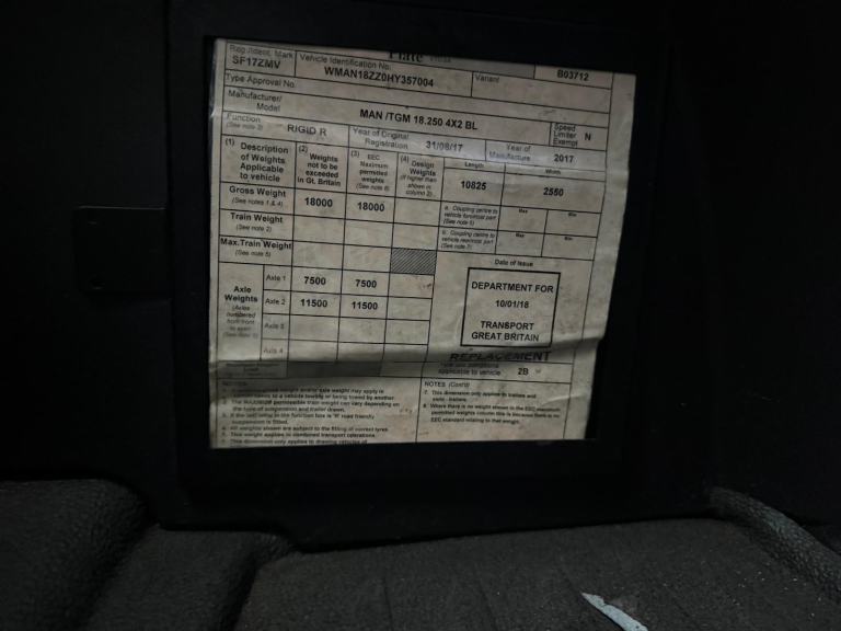 MAN TG-M 18.250, BOX WITH UNDERSLUNG TAILLIFT 