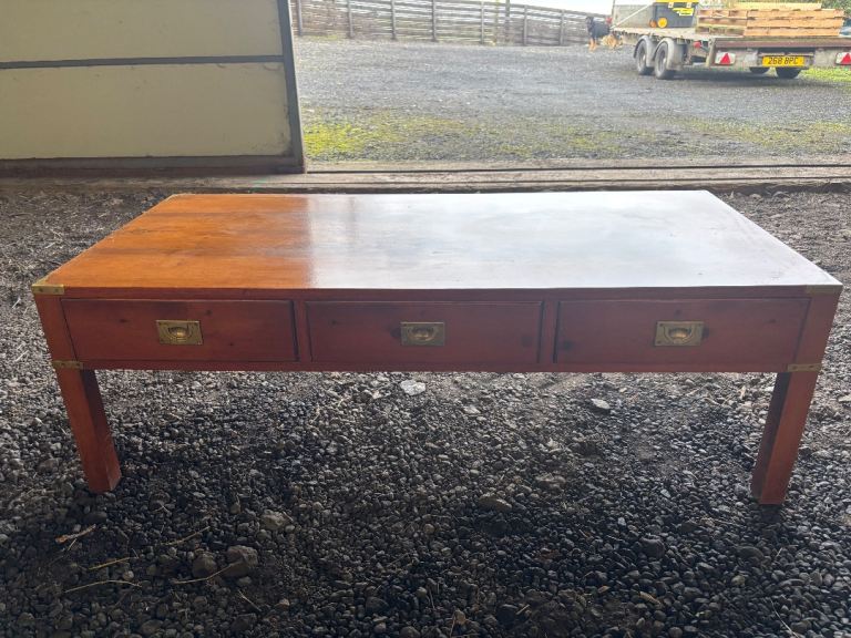 Solid Wooden TV Stand with Drawers – Rustic / Vintage Style