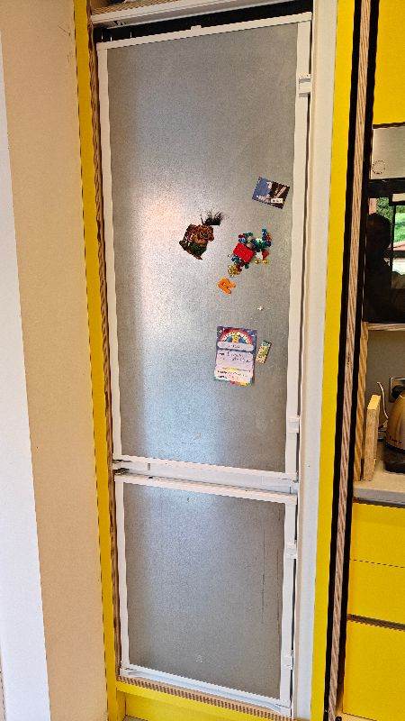 AEG 8000 Series 269L 70/30 Integrated Fridge Freezer