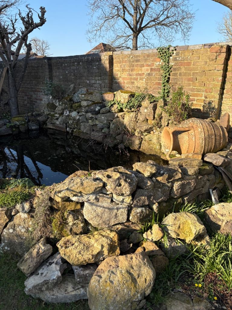 Stones/boulders/rockery