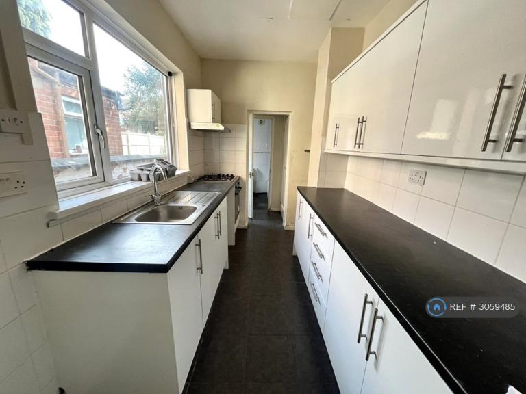 2 bedroom house in St Michaels Road, Coventry, CV2 (2 bed) (#3059485)