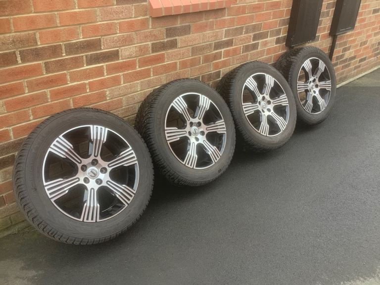 VOLVO XC40 ALLOY WINTER WHEELS WITH NOKIAN WINTER WHEELS 18 Inch