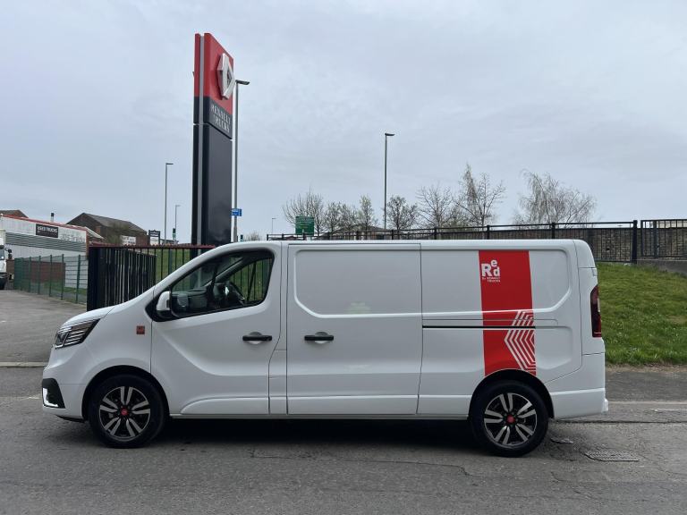 IN STOCK Renault Trucks Trafic EXCLUSIVE EDITION PANEL VAN AUTO LWB £27,950+VAT