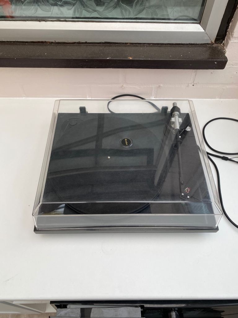 Revolver Rebel Turntable