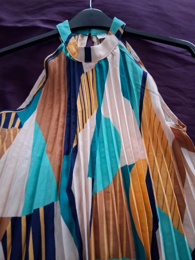 Girl's pleated dress