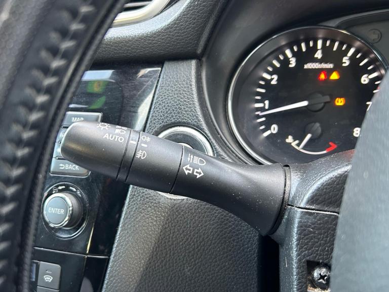 2015 Nissan Qashqai 1.6 DiG-T Tekna [Non-Panoramic] 5dr HATCHBACK PETROL Manual