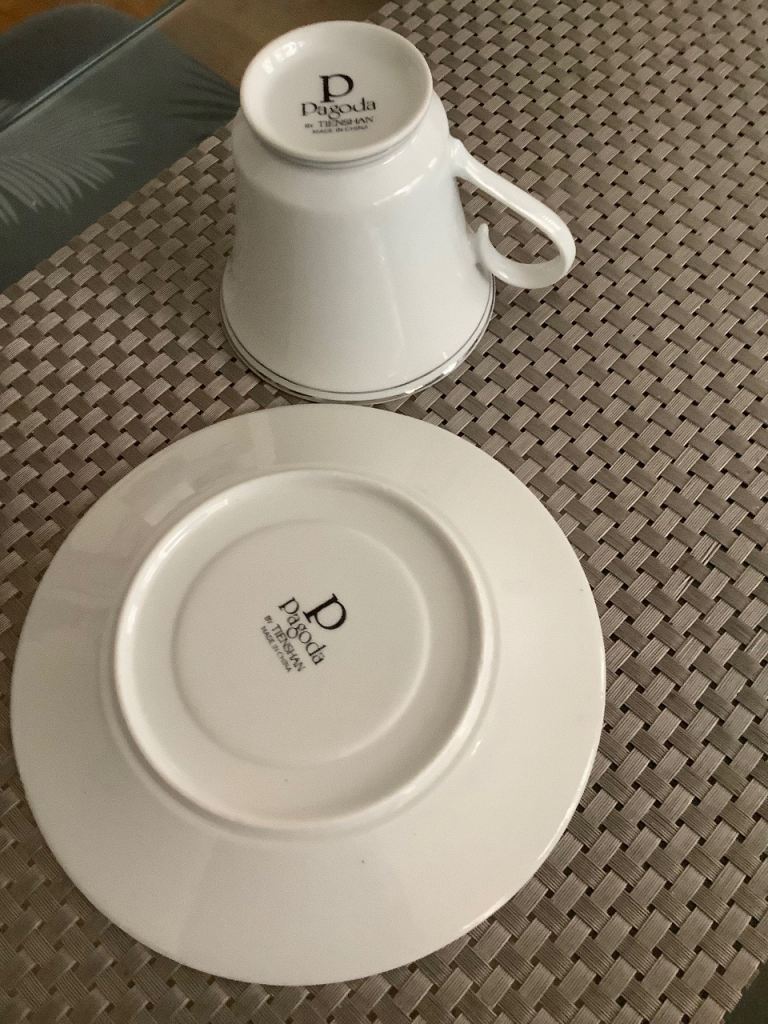 Vintage Pagoda by Tienshan cups and saucers 16pcc