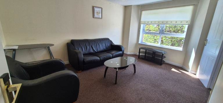 One Bedroom - North Woodside Road (G20 7DN)