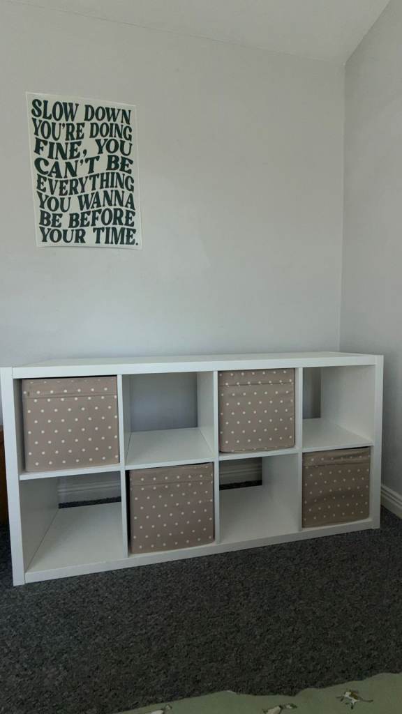 KALLAX Shelving Unit – Very Good Condition