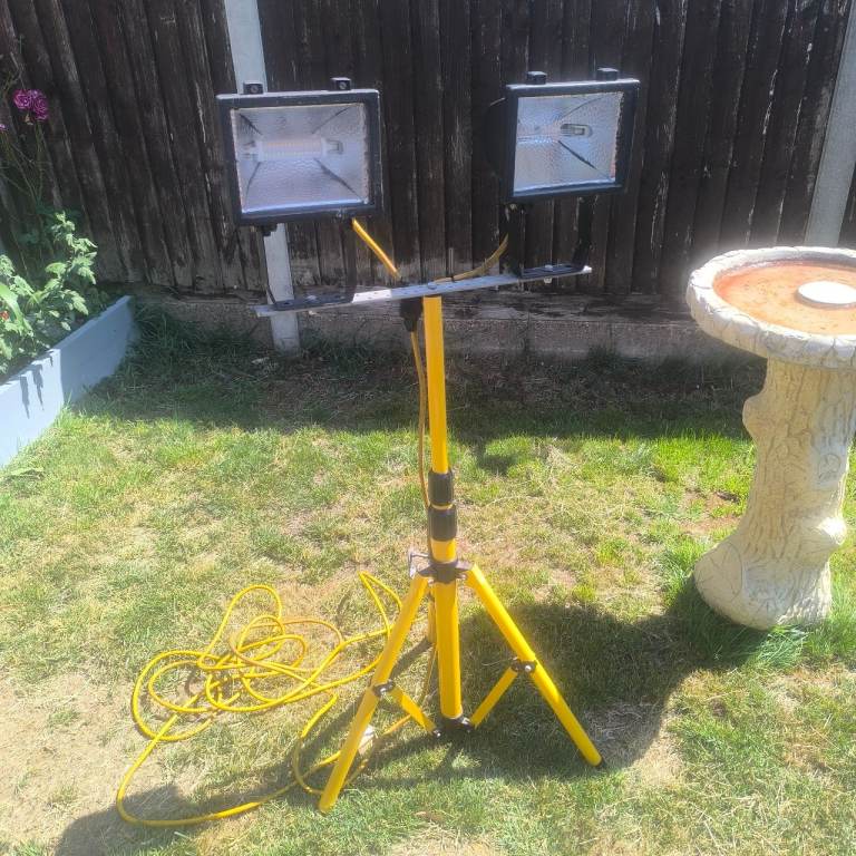 Dual Head Halogen Work Light on Stand – Good Condition