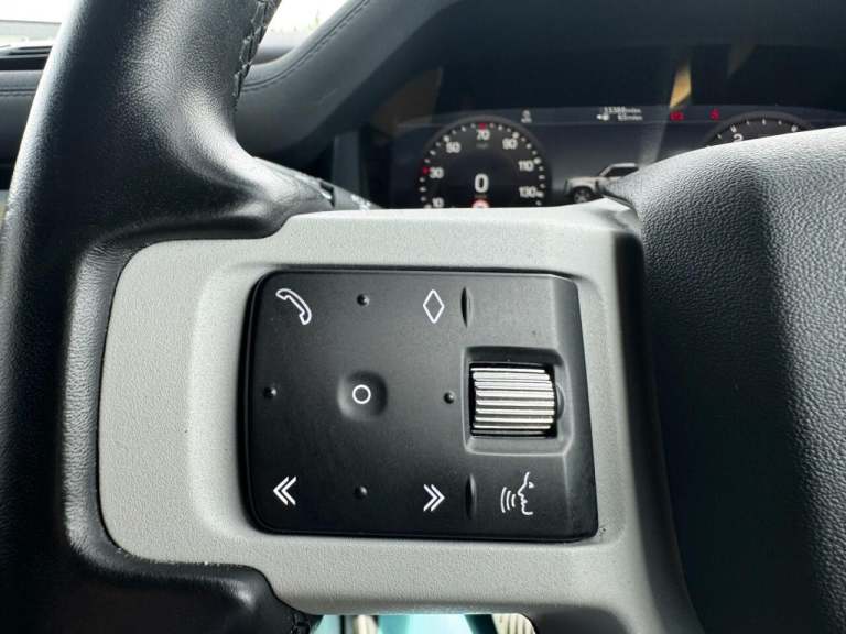 2023 Land Rover Defender 3.0 D250 Hard Top SE Auto PANEL VAN DIESEL Automatic