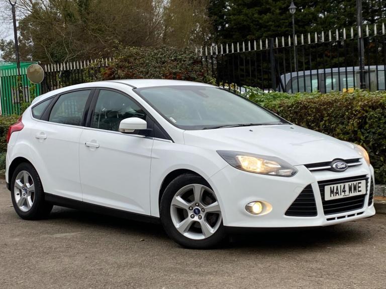 2014 Ford Focus 1.0 EcoBoost Zetec Navigator 5dr HATCHBACK PETROL Manual