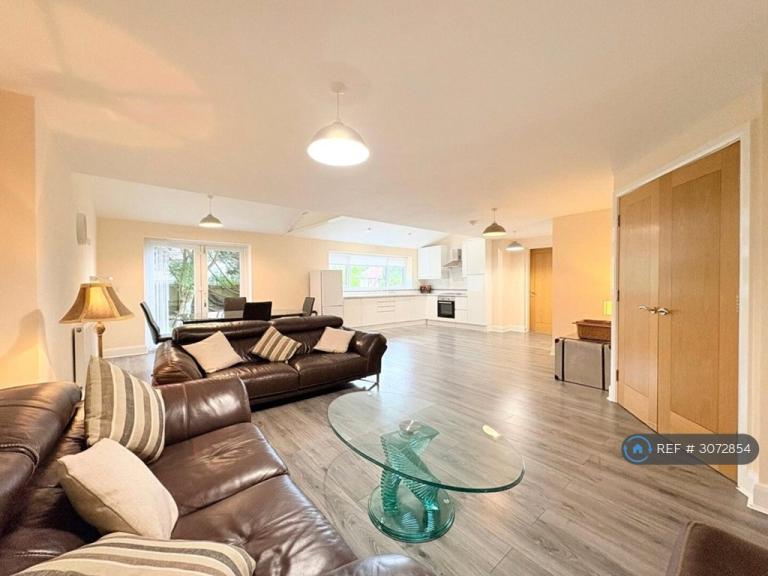 4 bedroom house in Menlove Avenue, Liverpool, L25 (4 bed) (#3072854)
