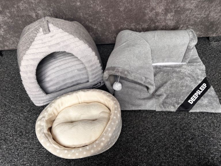 Grey Pet Beds / Soft Sleeping Items