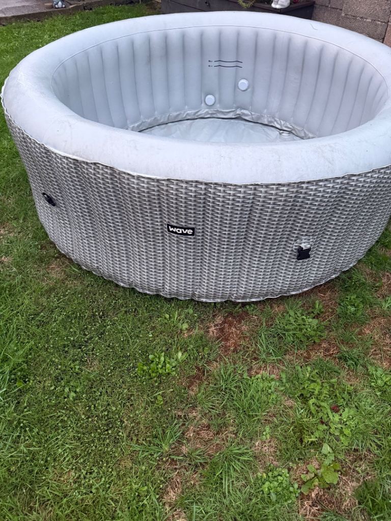 Wave Inflatable Hot Tub - Grey Rattan Style, Good Condition