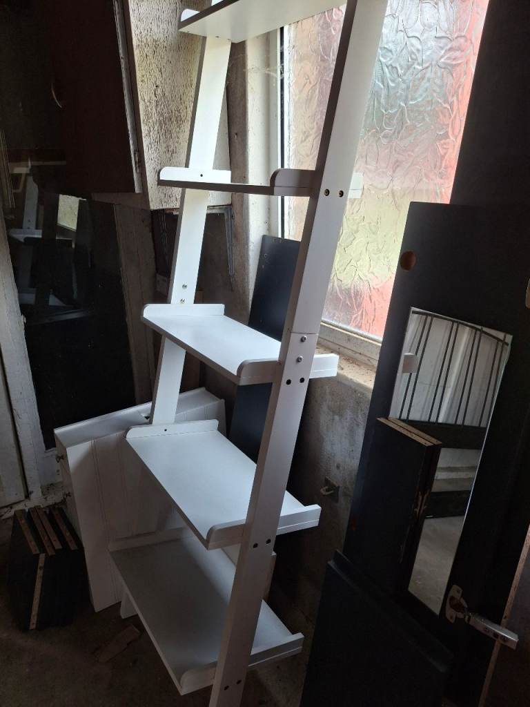 White Ladder Style Bookshelf Unit – Good Condition