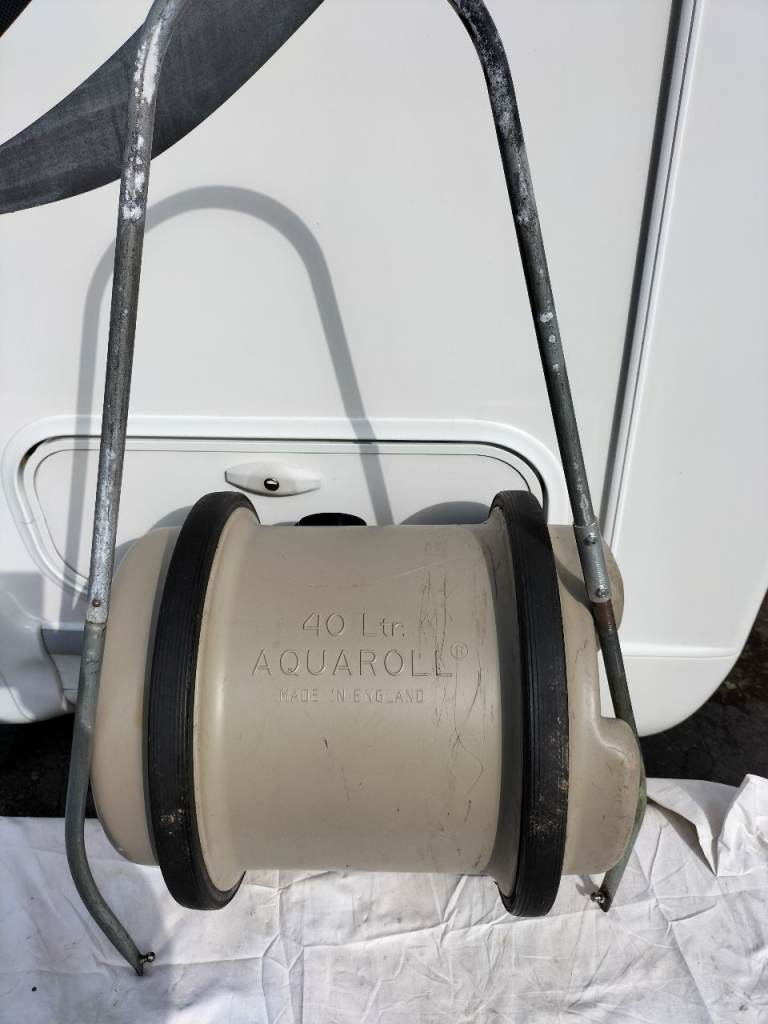 Aqua Roll 40ltr with handle 