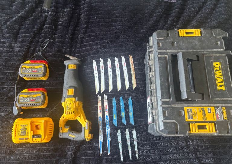 Dewalt rip saw (great bit of kit)