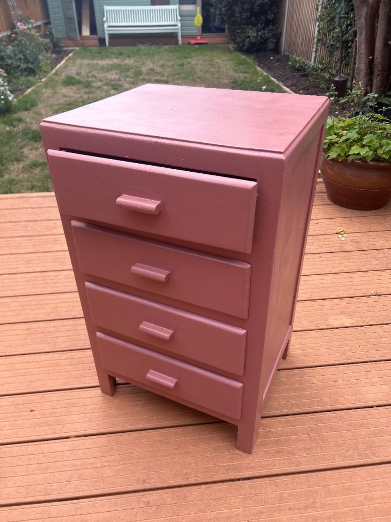 Small Red Chest of Drawers – Good Condition