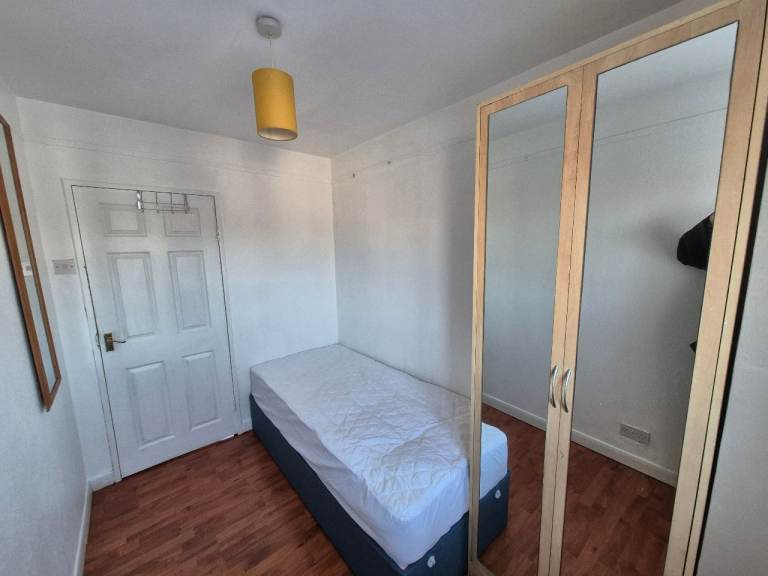 Single Room near Plaistow Station 