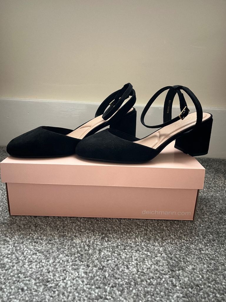 Wide fit heels