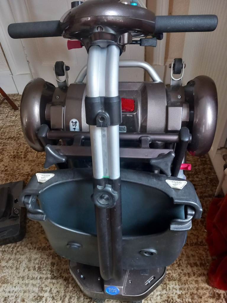 Folding mobility scooter 