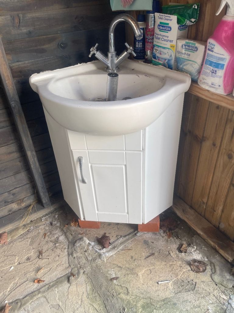 Sink and wall mirror cabinet 