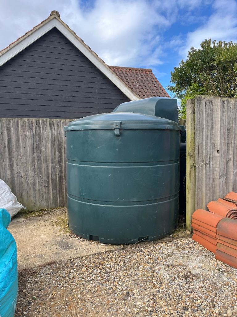 Deso V2350 Bunded Plastic Oil Tank