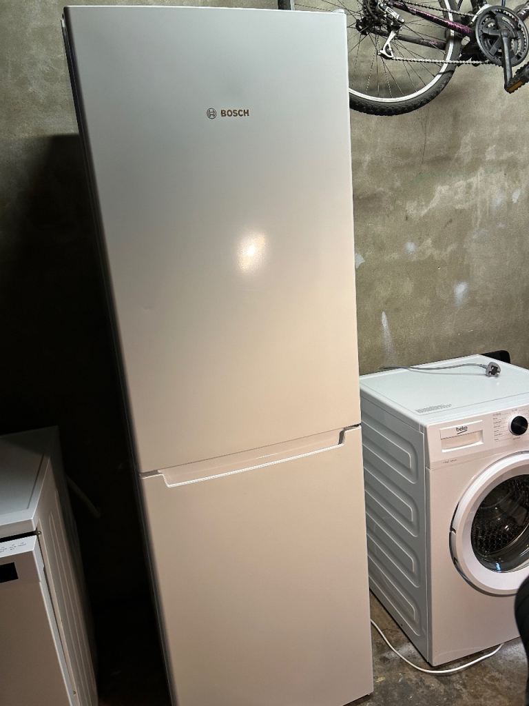 Bosch fridge freezer in good working condition 